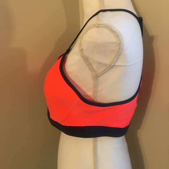 🆕💕Sports Bra💕 - Picture 3 of 5